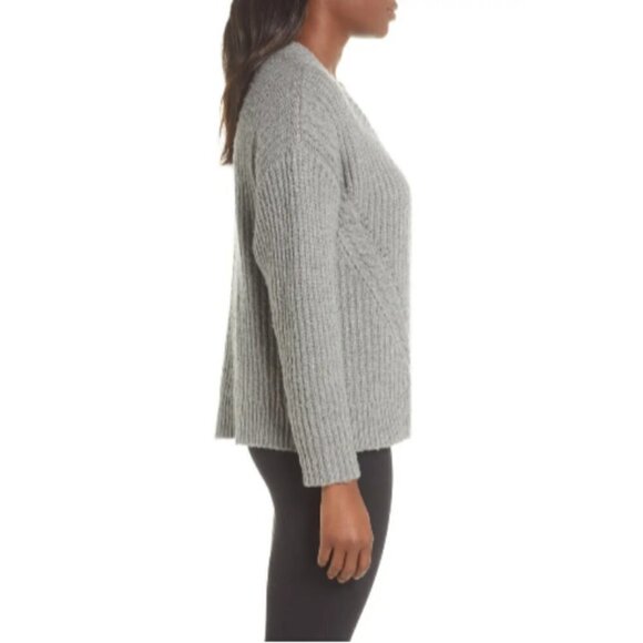 💕UGG💕 Alva Deep V-Neck Sweater Gray Heather NWT - Picture 8 of 16